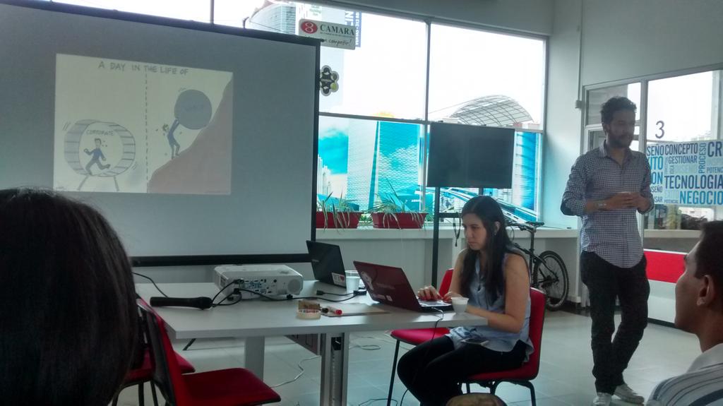MeetRicos's tweet photo. Los Ricos entrenando para mejorar el modelo de negocio @venturesco @co_workinglabs http://t.co/b4fbH7wpwc