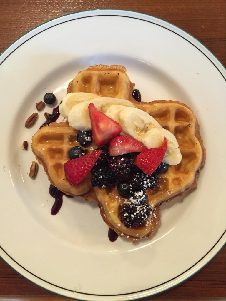 kaliecirinna's tweet image. when you wake up at 7am because @bbortolussi needed a tx waffle before she leaves #10days #butwhosecounting