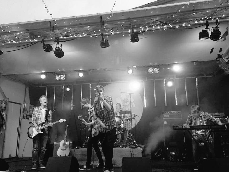 GoneDistrict's tweet photo. We sure saw a lot of faces, both familiar and new ones, at #trästock. What an amazing crowd it was! #gonedistrict http://t.co/yFiY3hterr