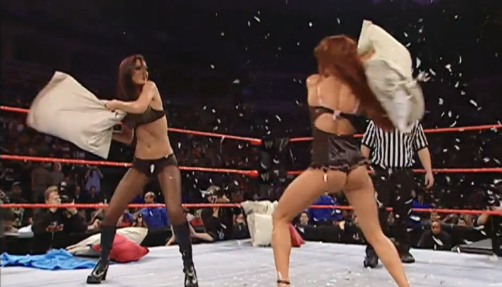 BlogTaDeZuera's tweet photo. Conheça a Pillow Fight League http://t.co/1JMjUuBASg http://t.co/94AYklre5g