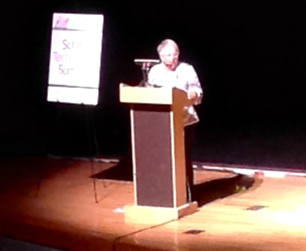 lestzdoscience's tweet photo. Chancellor Fariña believes in tech! Second time I've seen her this summer! #NYCSchoolsTech http://t.co/LDI8OAqLRp