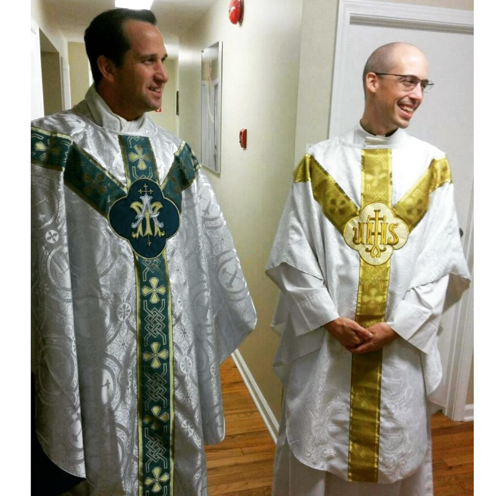 YoureAmazingHN's tweet photo. Fr. Bryan and Fr. Shane looking so fly this morning as we get ready for mass #TheMission2015 #Hanm #AmazingPriests http://t.co/3piUjIIJ5Q