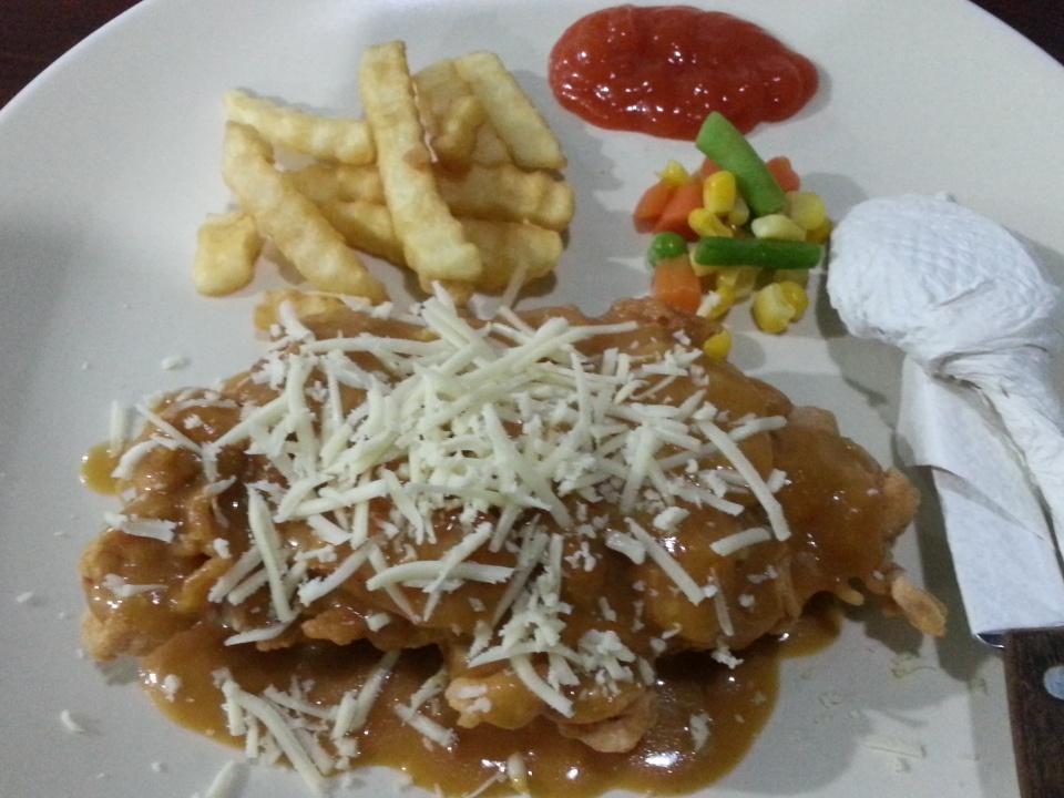 Rynism_Official's tweet photo. Sambil nungguin @7essycaAuryn mimin makan dluu... hihi #NETCLC_Ryn http://t.co/GDZAVa5UqH