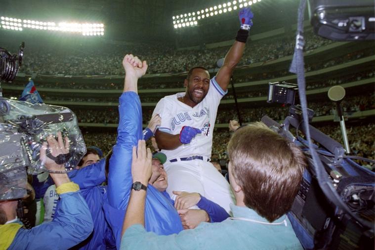 BleacherReport's tweet photo. Drake uses @BlueJays’ '93 World Series win over Phillies as cover art for Meek Mill diss track http://t.co/vPivb1o5h7 http://t.co/HhEwW7b8U3