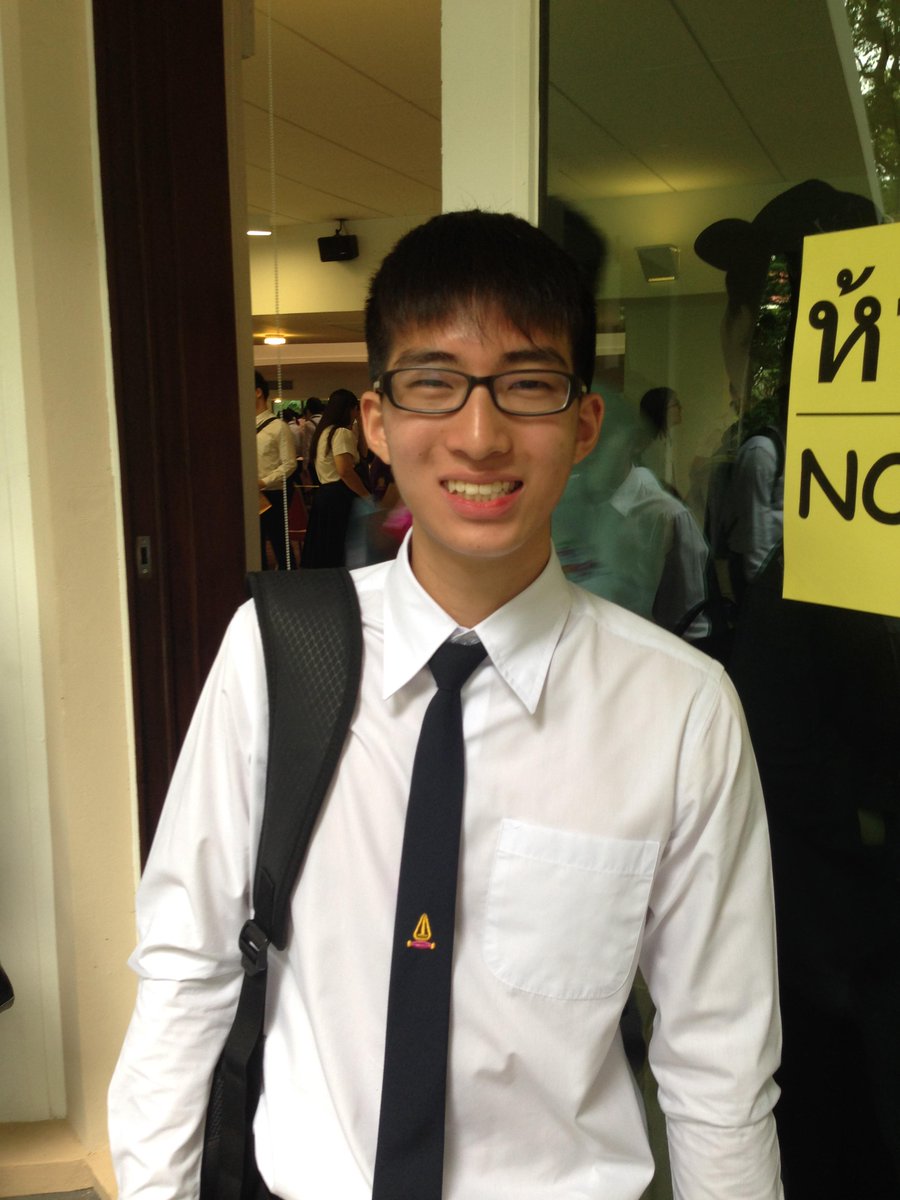 chulacuteboy's tweet photo. น้องเฟรชชี่กับการลงทะเบียนแรกเข้า ณ ศาลาพระเกี้ยววันนี้ /// แอดมินกุ๊กไก่รายงาน
#chulacuteboy #chula99 http://t.co/IHpF95mjZn