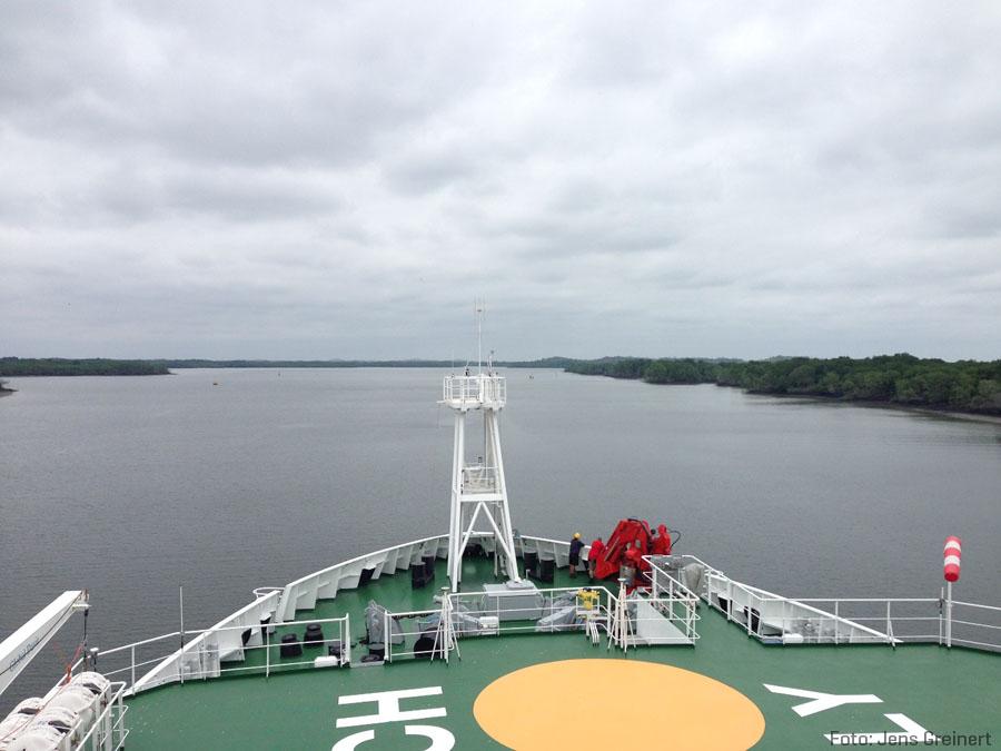 GEOMAR_de's tweet photo. #FS_SONNE ist wieder unterwegs. Ziel und Neues von Expedition #SO242 im #EADSM-Blog: http://t.co/nrs2BL32VV (js) http://t.co/GnN03rAyhA