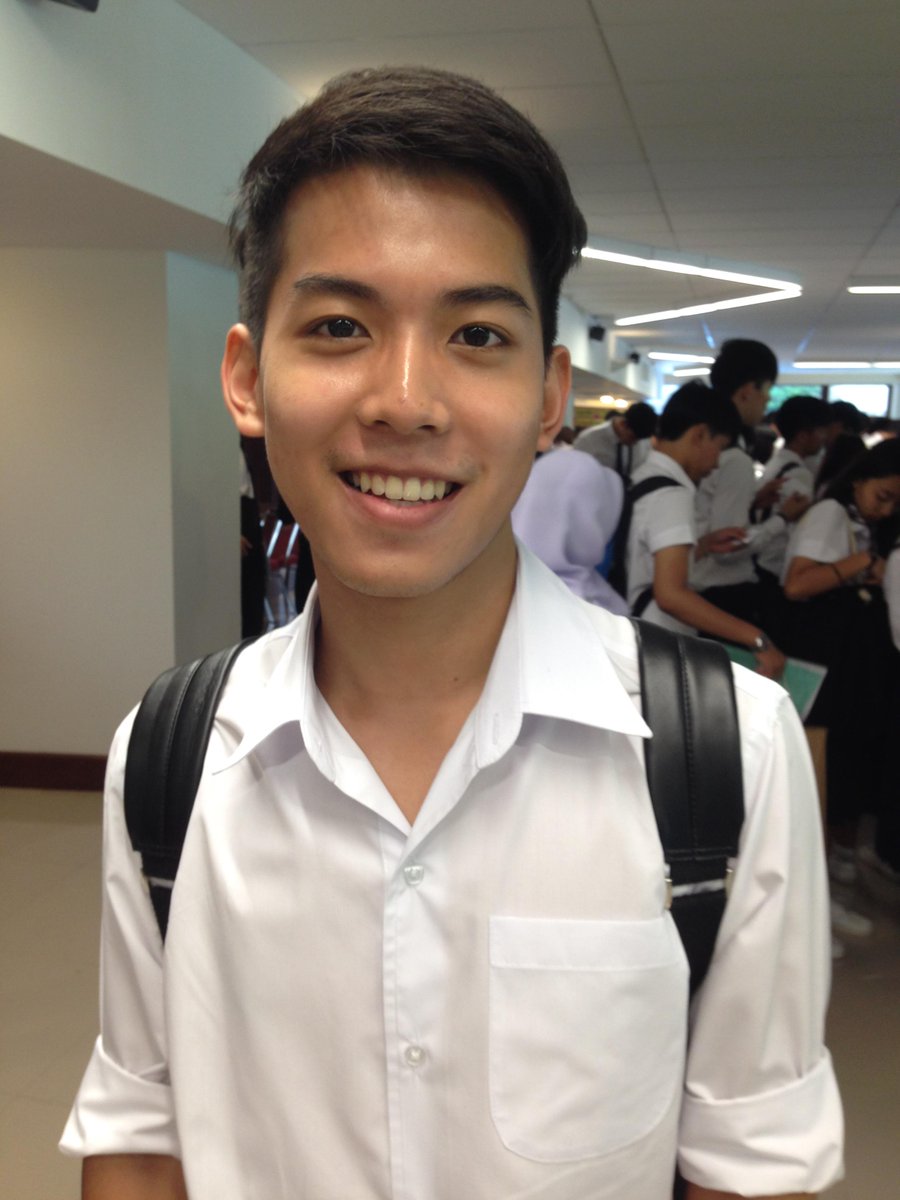 chulacuteboy's tweet photo. น้องเฟรชชี่กับการลงทะเบียนแรกเข้า ณ ศาลาพระเกี้ยววันนี้ /// แอดมินกุ๊กไก่รายงาน
#chulacuteboy #chula99 http://t.co/dh3DW0R6Al