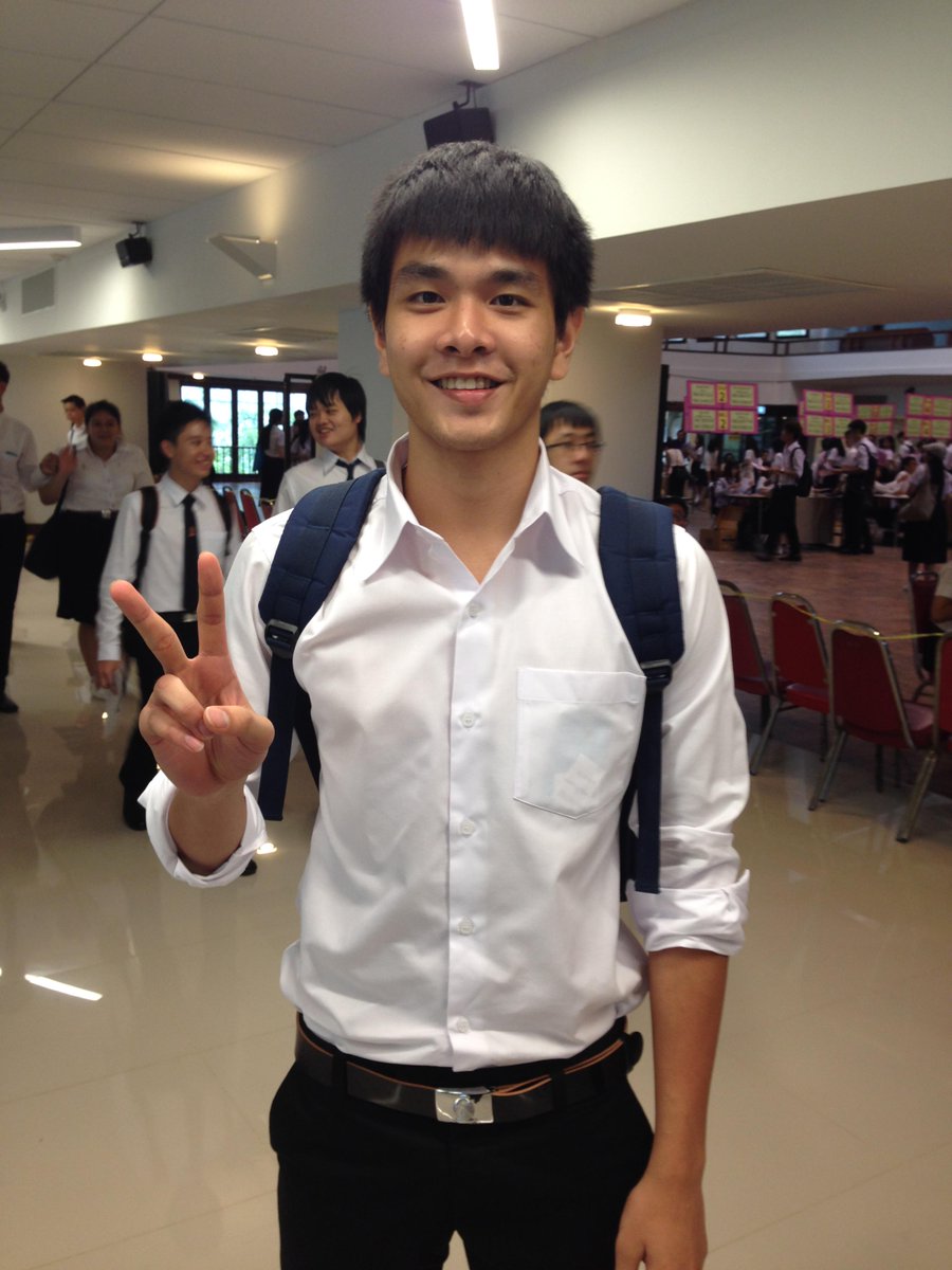 chulacuteboy's tweet photo. น้องเฟรชชี่กับการลงทะเบียนแรกเข้า ณ ศาลาพระเกี้ยววันนี้ /// แอดมินกุ๊กไก่รายงาน
#chulacuteboy #chula99 http://t.co/tZ1P3Yk7rL