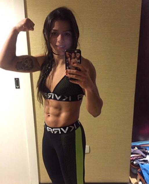 ClaudiaGadelha_'s tweet photo. 💪🏾 #denotem #treino #cortedepeso #teamgadelha #kvra #kvraco #somostodoskvra #ufc #ufc190 #ufcrio http://t.co/2EHO0xZ7fz