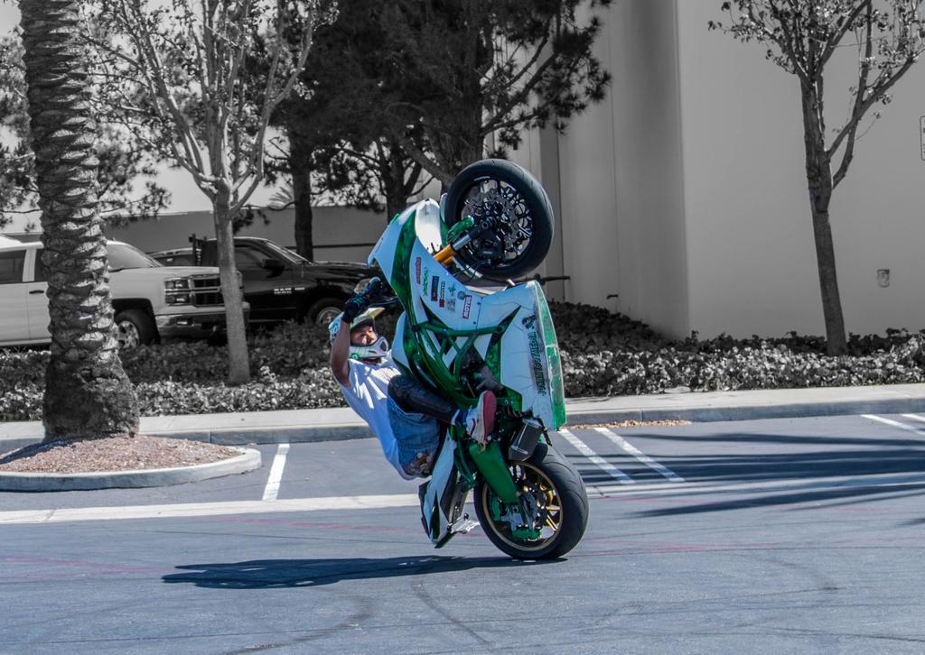 johnnyboylrg's tweet photo. Dippin it back for #wheeliewednesday #Impaktech #5thgearsprockets #stuntfarm #hotbodiesracing #JBseatz #dickscustoms http://t.co/GaQxvFWCQi