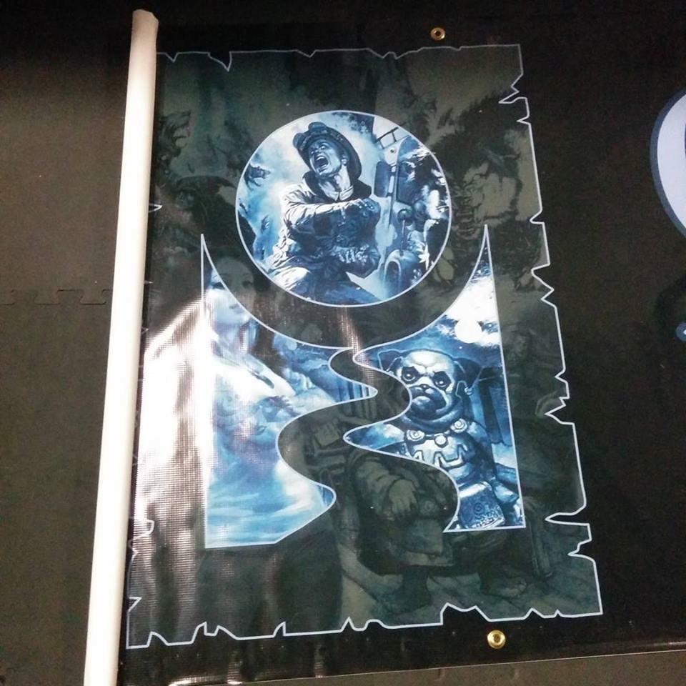 the_gioy's tweet photo. @eddyfate putting up the @TheOnyxPath booth for #gencon2015 #noacthough #heshot http://t.co/HNEvYiVnN3