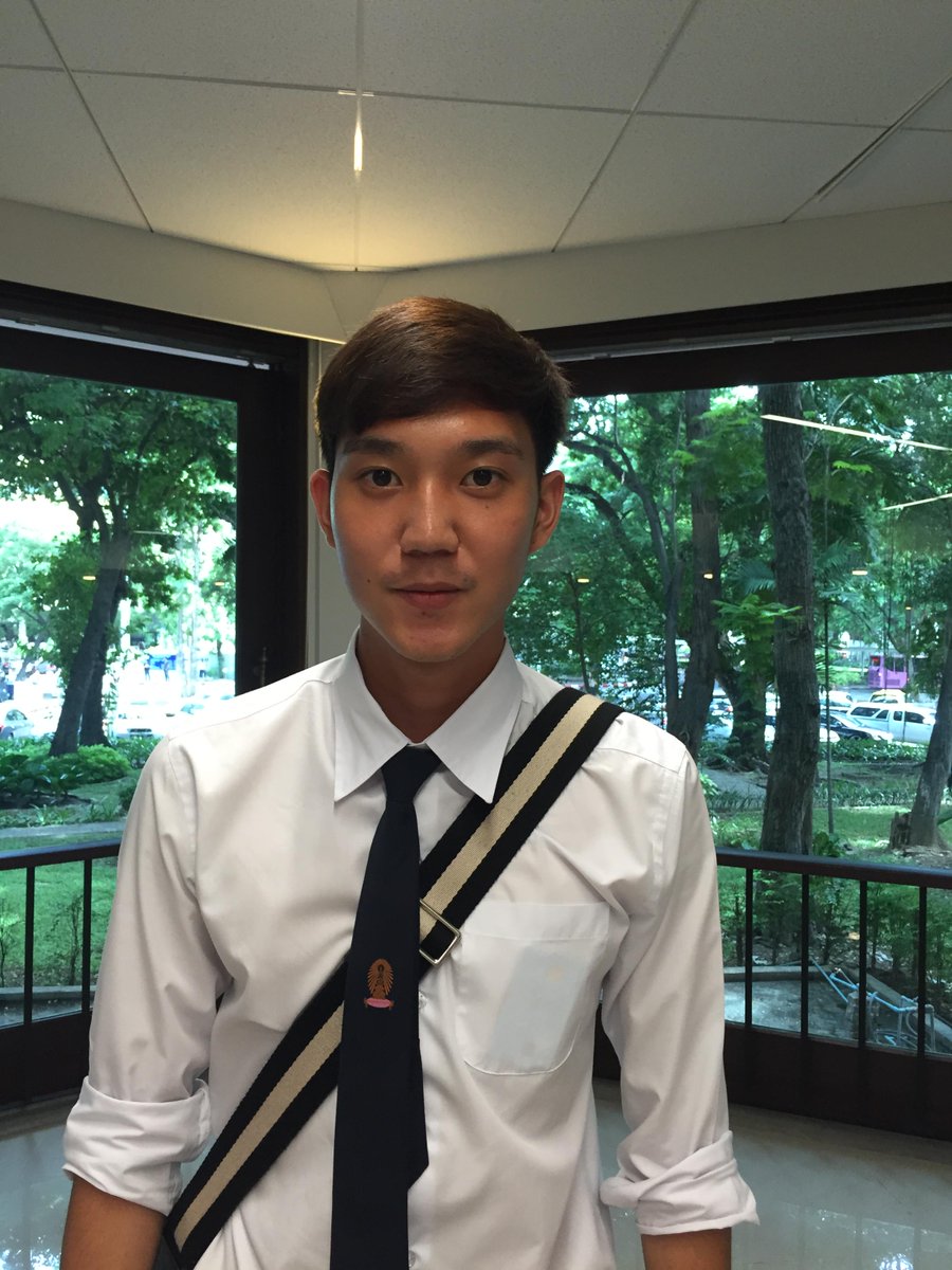 chulacuteboy's tweet photo. น้องเฟรชชี่กับการลงทะเบียนแรกเข้า ณ ศาลาพระเกี้ยววันนี้ /// แอดมินกุ๊กไก่รายงาน
#chulacuteboy #chula99 http://t.co/uPlbC7aDxh