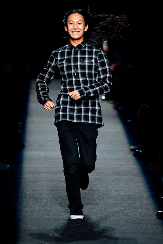 voguelatam's tweet photo. La noticia que no esperábamos: #AlexanderWang se despide de @BALENCIAGA / http://t.co/5tAKKme7hL http://t.co/JEFmo9hitC