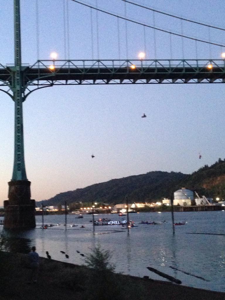 soilnotoil's tweet image. Activists in air and water are successfully delaying Shell's icebreaker departure time! #PDXvsShell #ShellNo