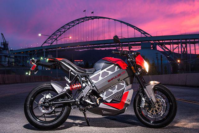 vergecars's tweet photo. Victory's $19,999 Empulse TT could be the electric motorcycle you’ve been waiting for http://t.co/7NS7g65E0w http://t.co/Tzw2FR2sjv