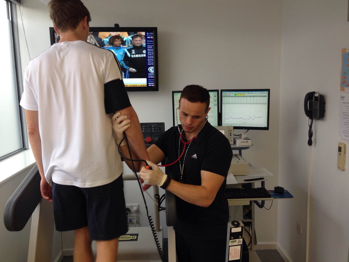 wellnessintl's tweet image. Action shot of our practitioner Kallum carrying out a #v02 screen today #electrocardiogram #vo2 #health #fitfam #ecg