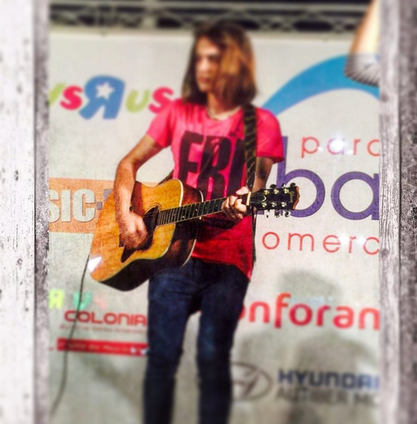 CFMarcoValde's tweet photo. @marcoguitaar en el programa de @canta_abradelo 😍💖😍💖 http://t.co/ZX3dK3hJEp