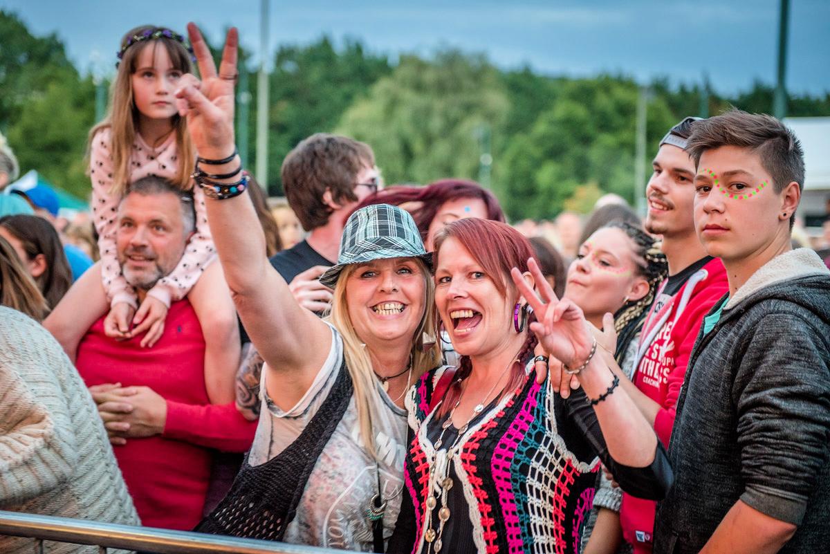 monbeacon's tweet photo. Funktastic start to @monfestiv with @TheWurzels @unclefunkuk &amp; @ukfoofighters http://t.co/YM5kGYfnVH http://t.co/0V7F548He6