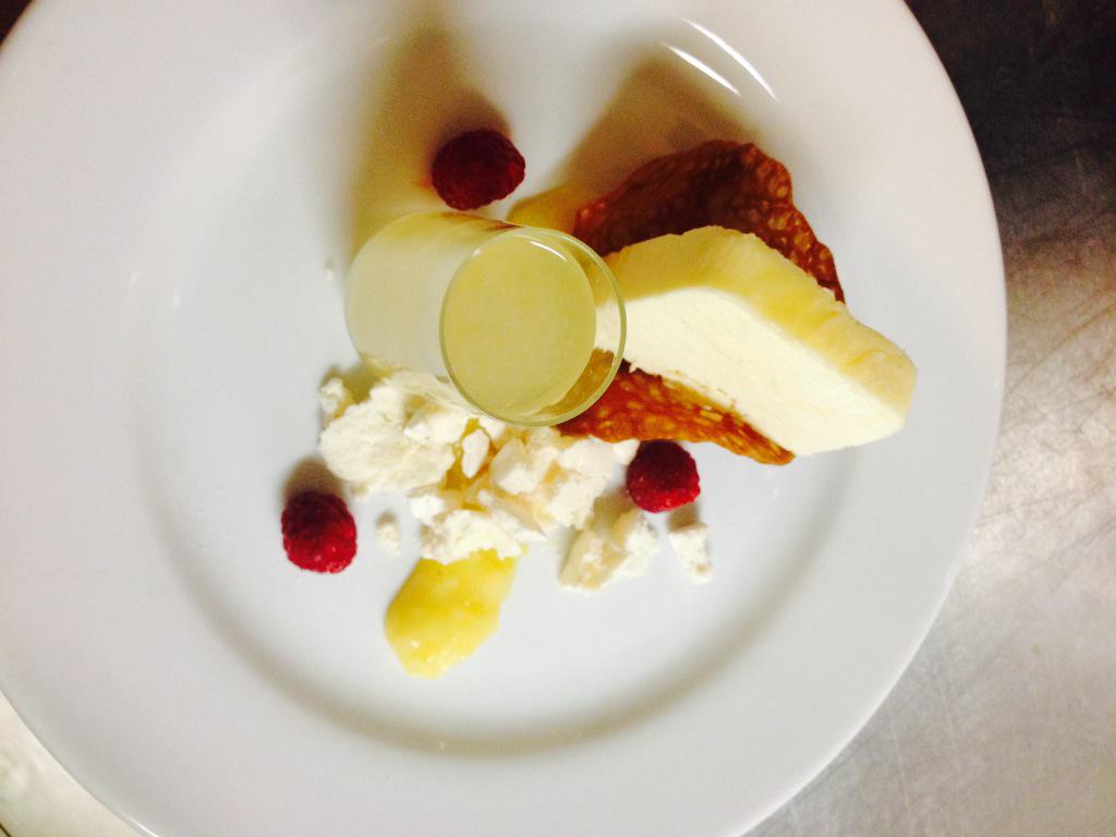 CafeCourtyardHW's tweet photo. Some great desserts being served today ! http://t.co/3YDE8DkTOc
