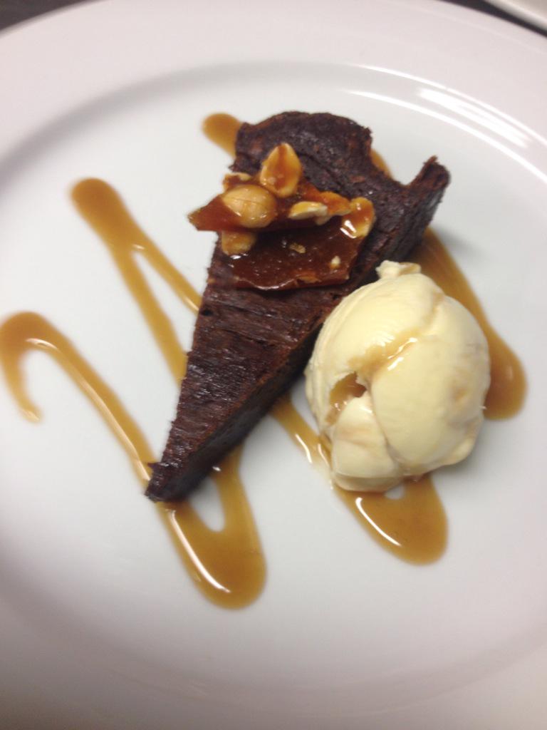 CafeCourtyardHW's tweet photo. Some great desserts being served today ! http://t.co/3YDE8DkTOc