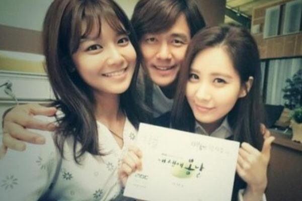 Netizen_SNSD_9's tweet photo. [ترجمة] سيوهيون تقوم بزيارة سويونغ في مكان تصوير مسلسلها The Spring Days of my life http://t.co/SuMhwWhJik