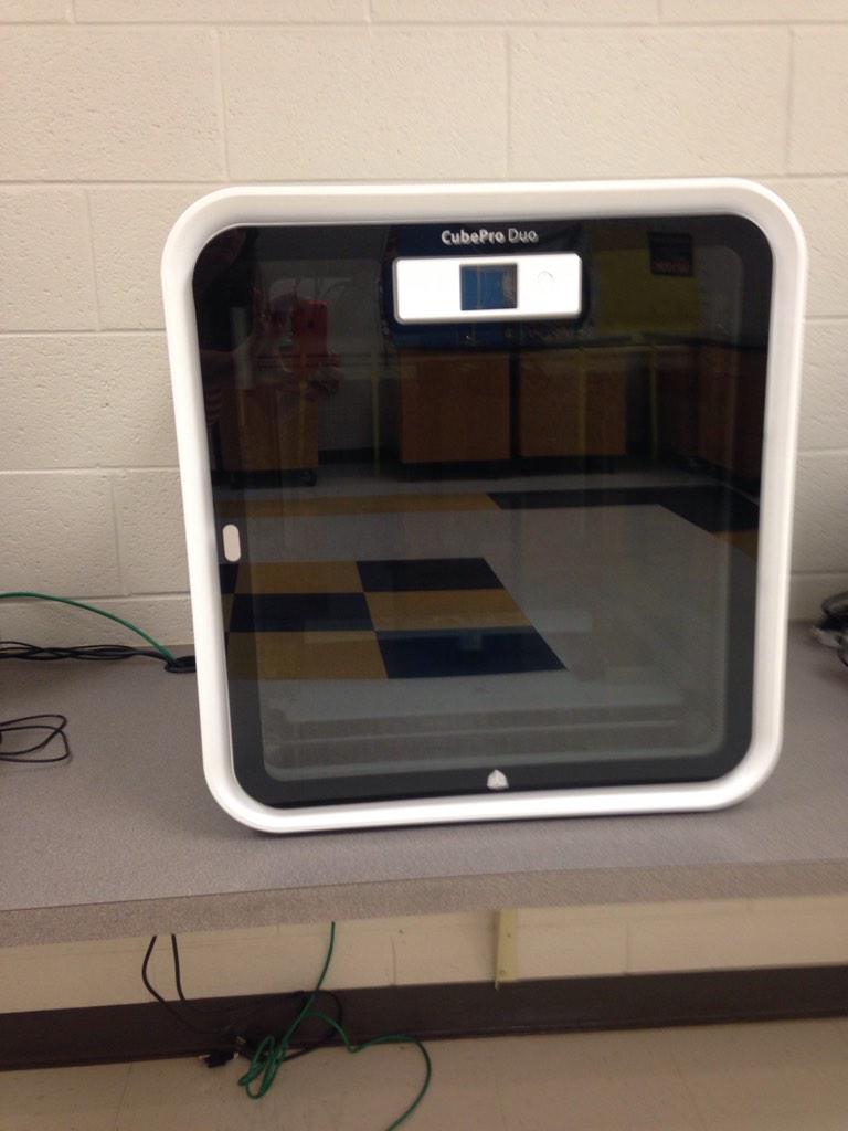 WhitlowES's tweet photo. Look what's new at Whitlow!! A full-scale 3D printer! Thank you Whitlow PTA! #STEMalicious #3Dprint http://t.co/ZaDjZ7DnLx