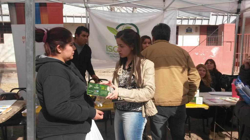 CooperativaMza's tweet photo. La #PlazadeServicios sigue recorriendo la Provincia. Hoy estuvo en Chapanay #SanMartín @MarceloCostaMza @tatimussato http://t.co/rp3ZWs7jH2