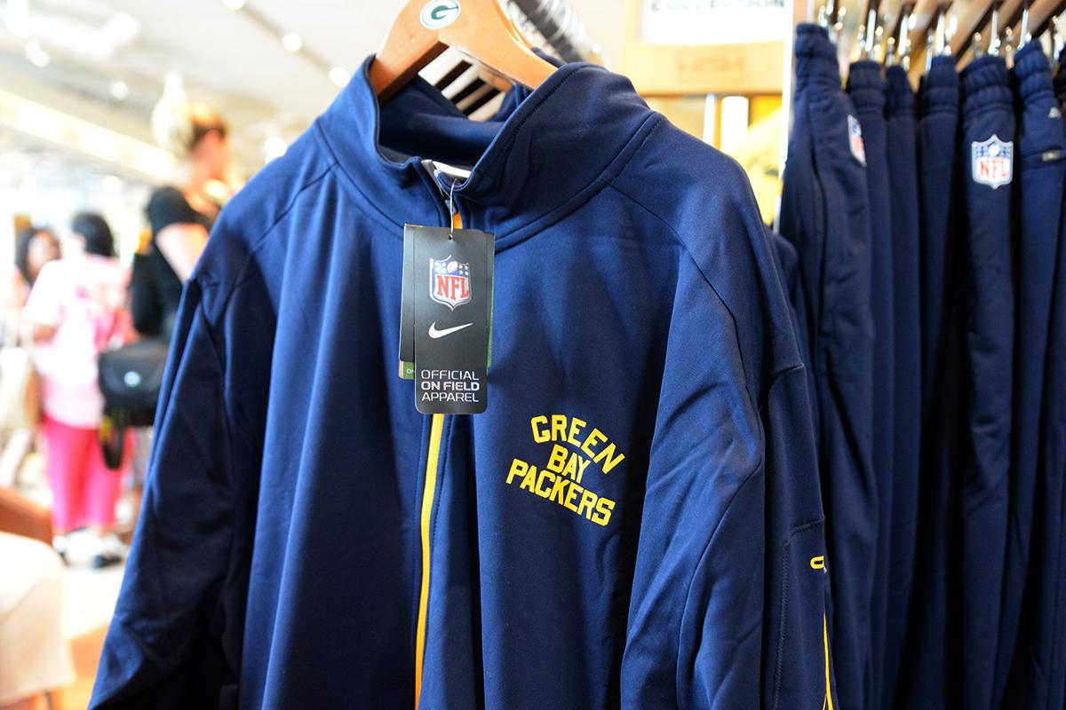 packers's tweet photo. Need some of that new #Packers gear released yesterday? The Packers Pro Shop has you covered: http://t.co/gU5EX7V2Li http://t.co/Q0n2Hd7vjM