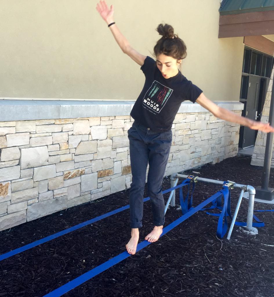 AlexiPappas's tweet image. the bun keeps me balanced