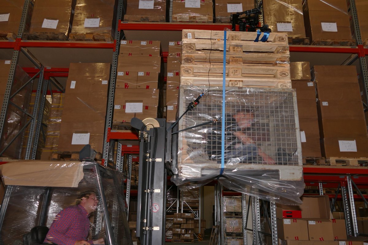 Techvision_de's tweet image. hunting a #snake operating camera pan/tilt with a remote controlled gimbal. #djironin