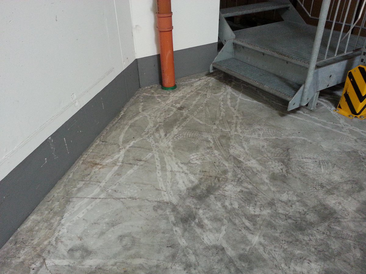 Techvision_de's tweet image. hunting a #snake operating camera pan/tilt with a remote controlled gimbal. #djironin