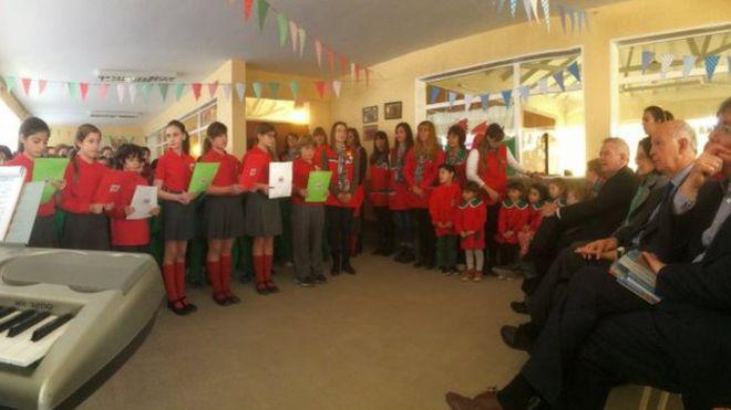 BBCCymruFyw's tweet photo. Cynllun Cymraeg Chubut: 'Ystyried rhoi mwy o bres'
http://t.co/UWOLJfPcrL
Diwrnod olaf Carwyn Jones ym Mhatagonia http://t.co/GOisvWBybu
