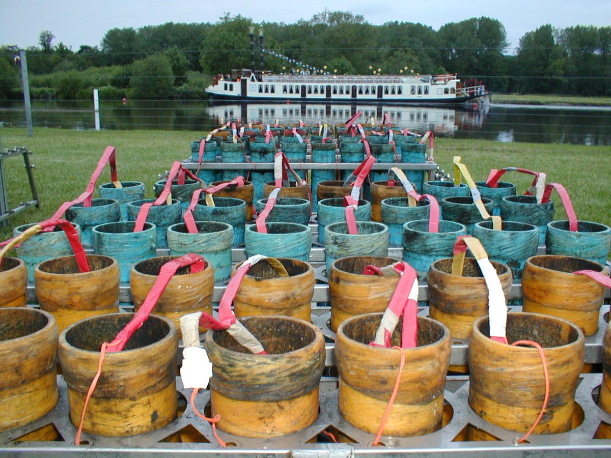 PyrotasticUK's tweet photo. @HenorStagHour @holmandivy Here's some rigged shells with the #Thames in background. We'll explore anything! http://t.co/MSjxtAmgs4