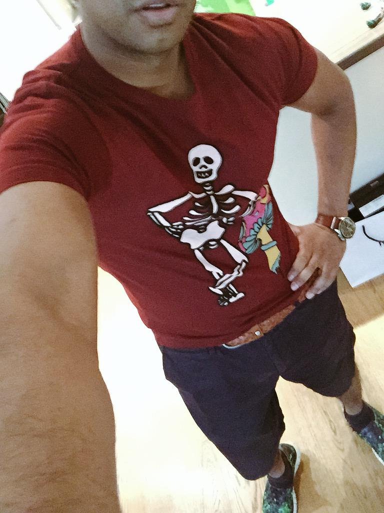 GavinROfficial's tweet photo. Feeling very much like the dude on my t-shirt right now 😳💀🐼 #shattered #3amstarts http://t.co/Iqe4MFf5vv