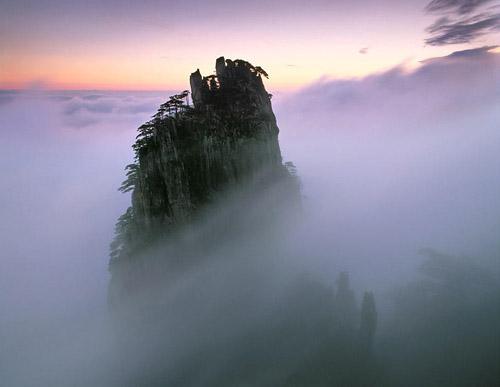 ChinaTopix's tweet photo. Wuyishan is the rare place boasting unique and gorgeous landscape. http://t.co/YuG7xFLpIQ
