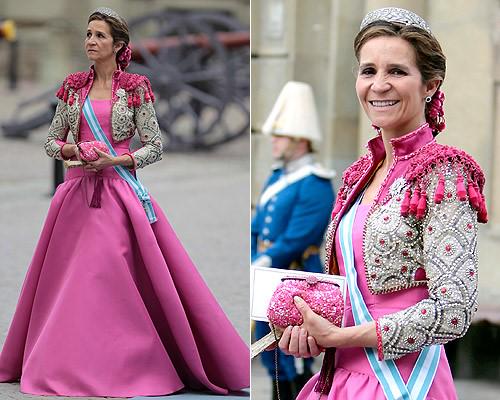 PTTauroarte's tweet photo. La Infanta Elena de Borbón y Grecia usa vestido que refiere al traje de luces y la falda a un capote. #OrgulloTaurino http://t.co/FScSPRYbjd