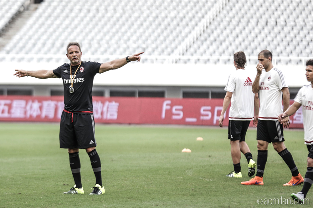 ElFabriR's tweet photo. “@acmilan: http://t.co/dCJciRzfCx #weareinChina http://t.co/Koo0c0FaXg” @DiegoLopezCF el mejor portero para el mejor club! @ACMilanVEN