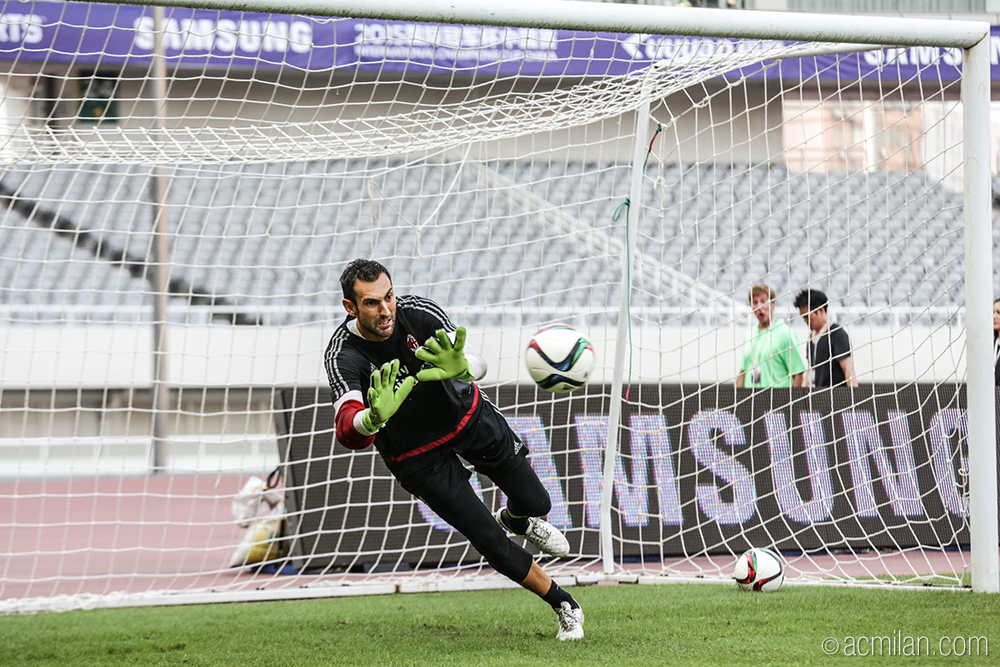 ElFabriR's tweet photo. “@acmilan: http://t.co/dCJciRzfCx #weareinChina http://t.co/Koo0c0FaXg” @DiegoLopezCF el mejor portero para el mejor club! @ACMilanVEN