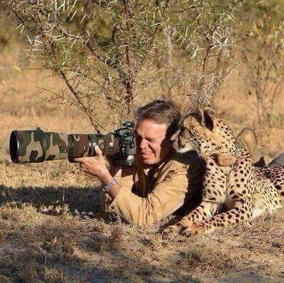 This is how real men shoot animals