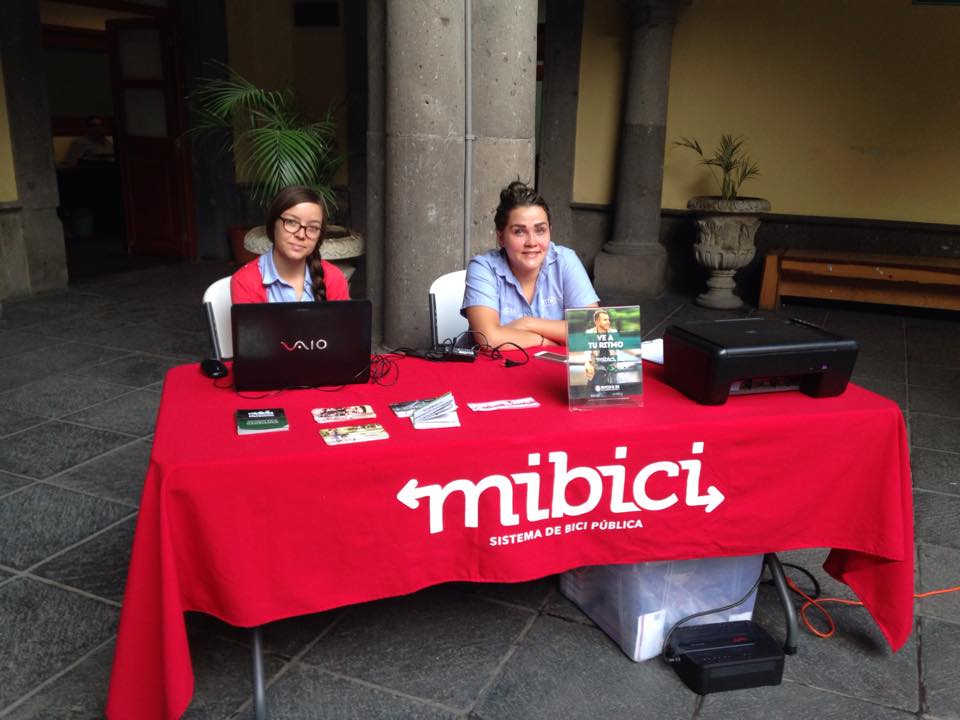 valeria_guzman_'s tweet photo. Conoce Mi Bici y actívate, módulo en @ZapopanGobierno @MiBiciPublica http://t.co/P7dbF7ifDd #Movilidad #Bici http://t.co/u1xKaKN2qy