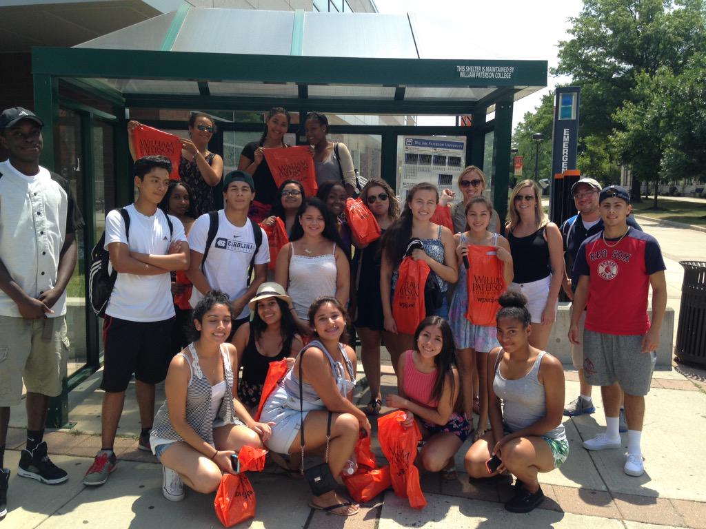 LBHSGuidance20's tweet photo. LBHS scholars planning their futures. #lbcollege #WPUNJ http://t.co/oAxN7Ua1GF