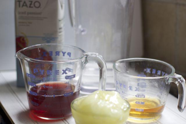 Smiley360's tweet photo. Mix up some great summer cocktails with @StayCloseToHome! http://t.co/x147zKVS8h #NewWayToTea http://t.co/NzDMaO7wj0