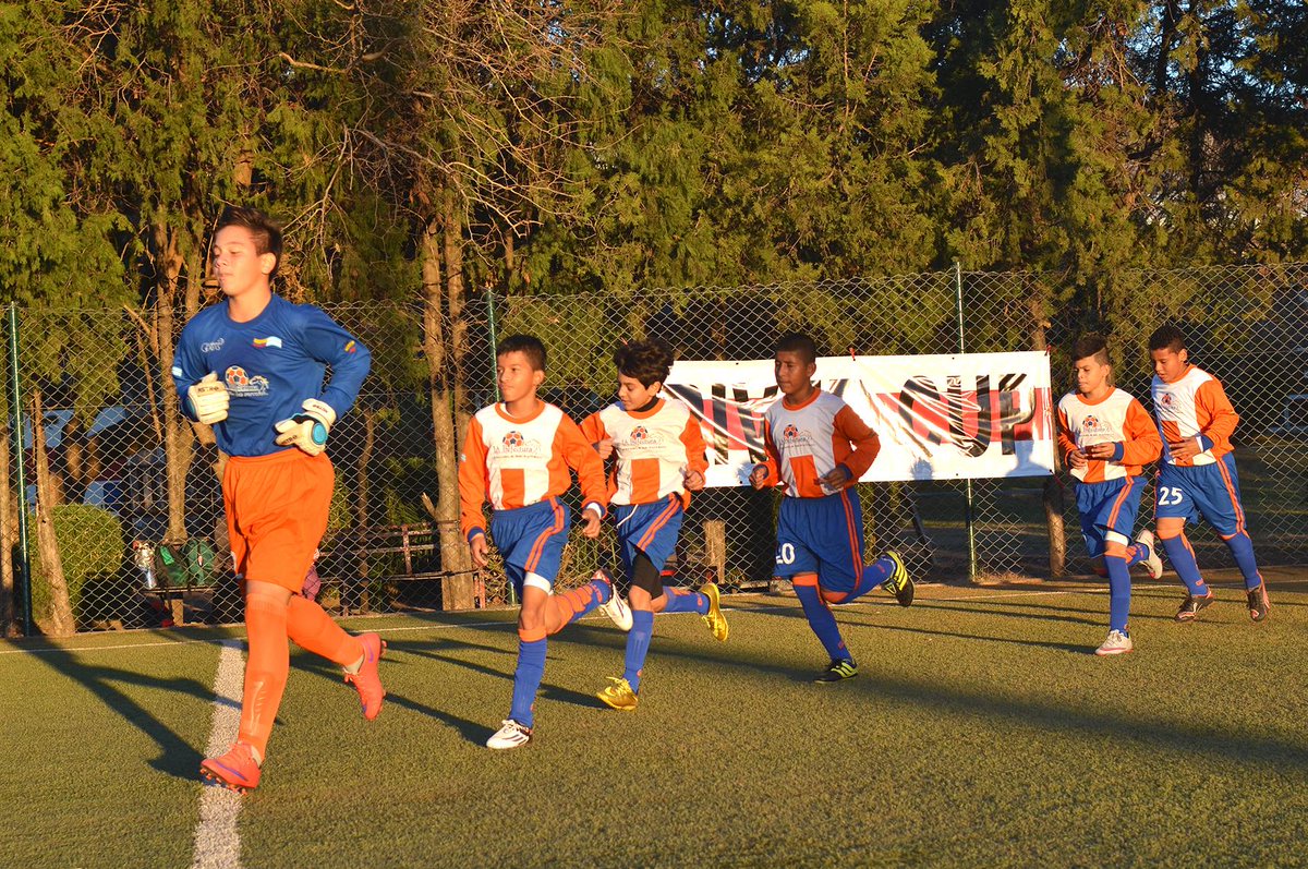 GuayasNoticias's tweet photo. La Sub 12 se consagra con una victoria bien elaborada y que lo mete entre los punteros. @PrefecturGuayas http://t.co/CUsQ8vFoXv