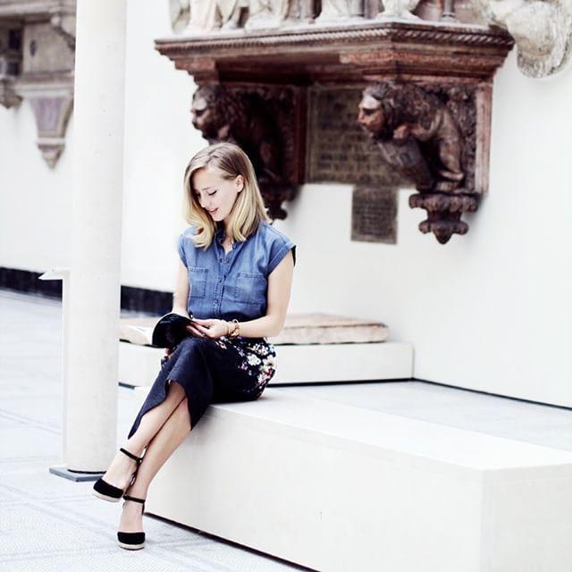 SrhMikaela's tweet photo. #MyLifeInPrint collab with #OasisFashion &amp; @VAmuseum is now up on FF 💙 What I wear is stop… http://t.co/7KIinpowR0 http://t.co/UtzGZuZOuT