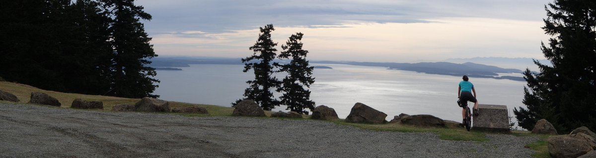 SunnySaturna's tweet photo. Cycle to the top of the world this August Long! #saturna #vacation #mountaintop #panoramic #sanjuanislands http://t.co/3i21xGk1qo