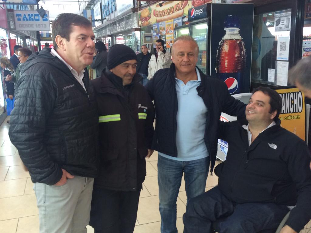 velezgus's tweet photo. En San Isidro c @MiguelDelSel junto a @gmontenegro_ok Intendente. @JorgeTriaca #Cambiemos @mariuvidal @mauriciomacri http://t.co/NuvlcFMCB0