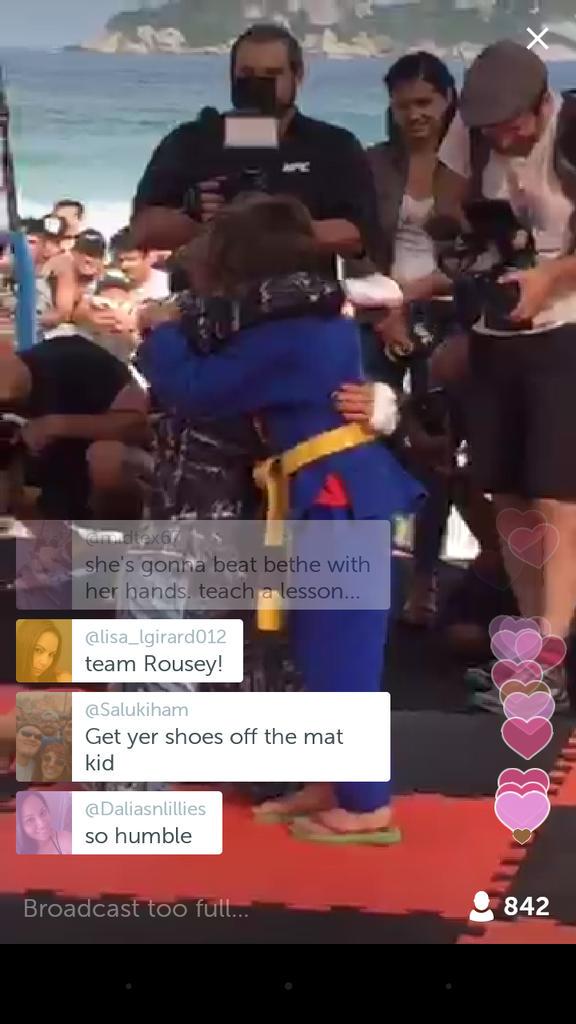 NavRosaVergara's tweet photo. This is what you're missing when you don't have #Periscope @RondaRousey open work out @ArmbarNation #RondaRousey http://t.co/2DQ5K9rs5E