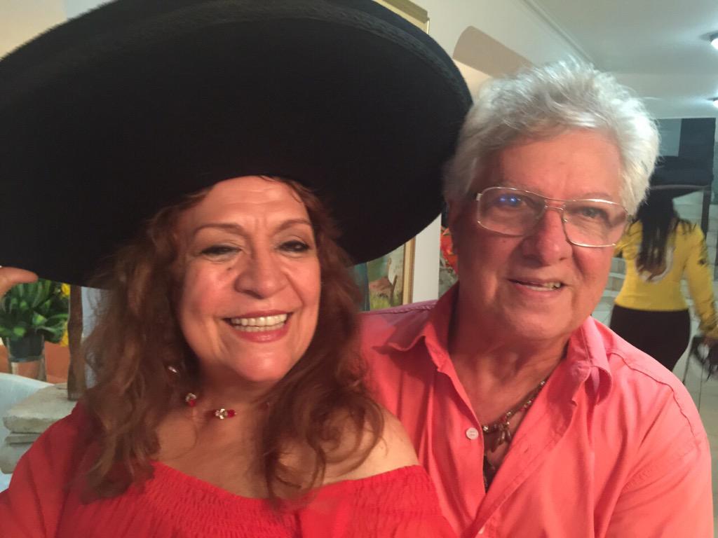 Que sean miles de años mas al lado de mi esposa Alba,que siempre sientas lo especial que eres para todos nosotros!