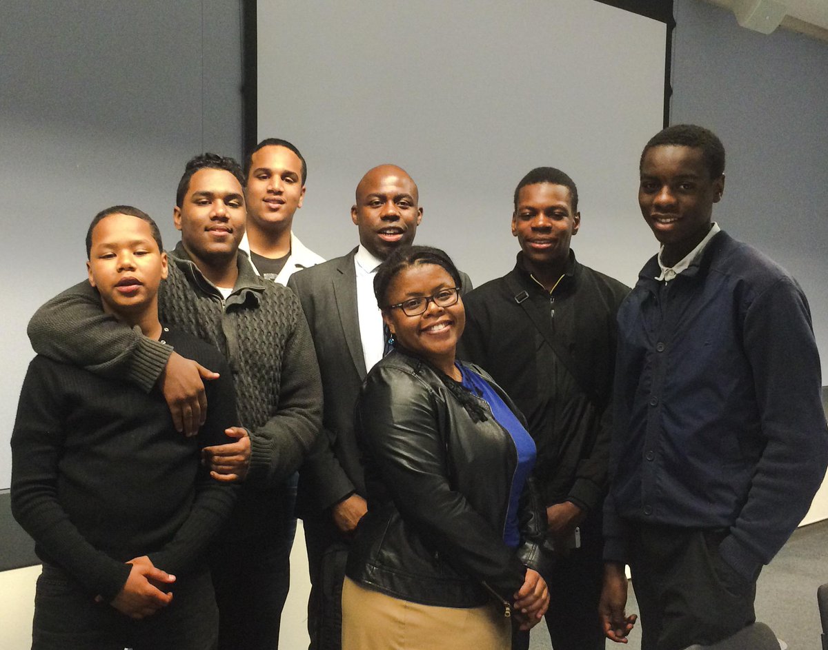 shaneryan1's tweet image. So proud of our boys at the Amberley youth project @ the round table for the WAB project! @raceontheagenda @Imkaan