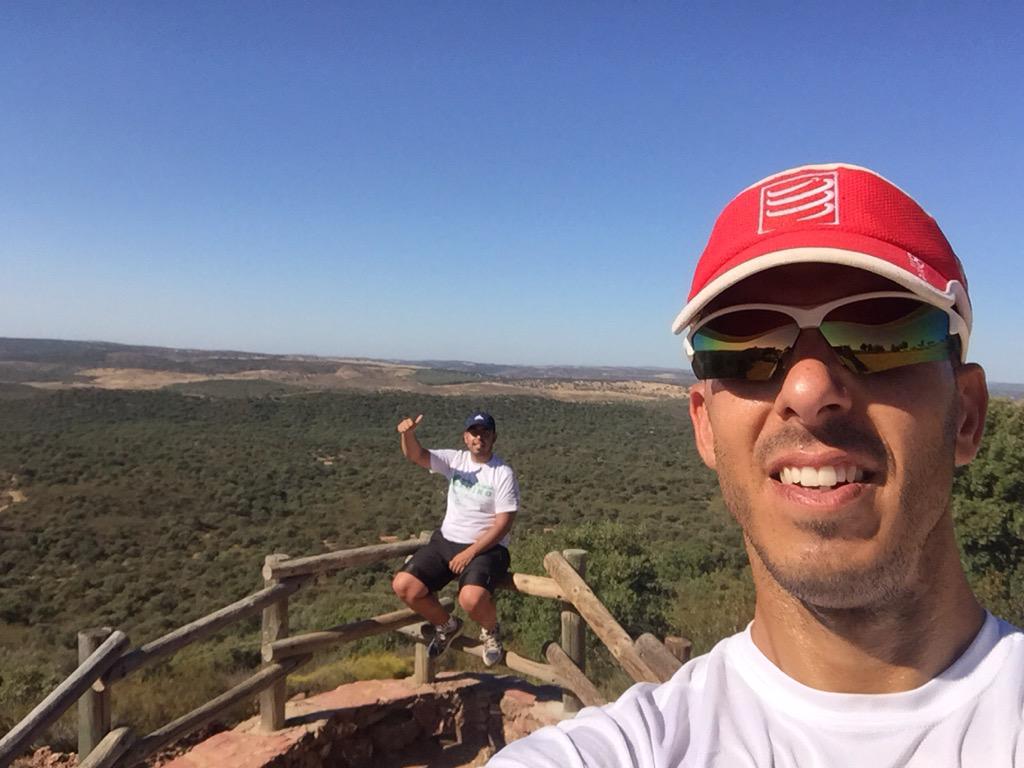 ccc2015's tweet photo. Otra etapa miy complicada por el calor y el terreno. Pero ya descansamos en El Real de la Jara. @AECCSevilla @aecc_es http://t.co/di0Qk4n2aK